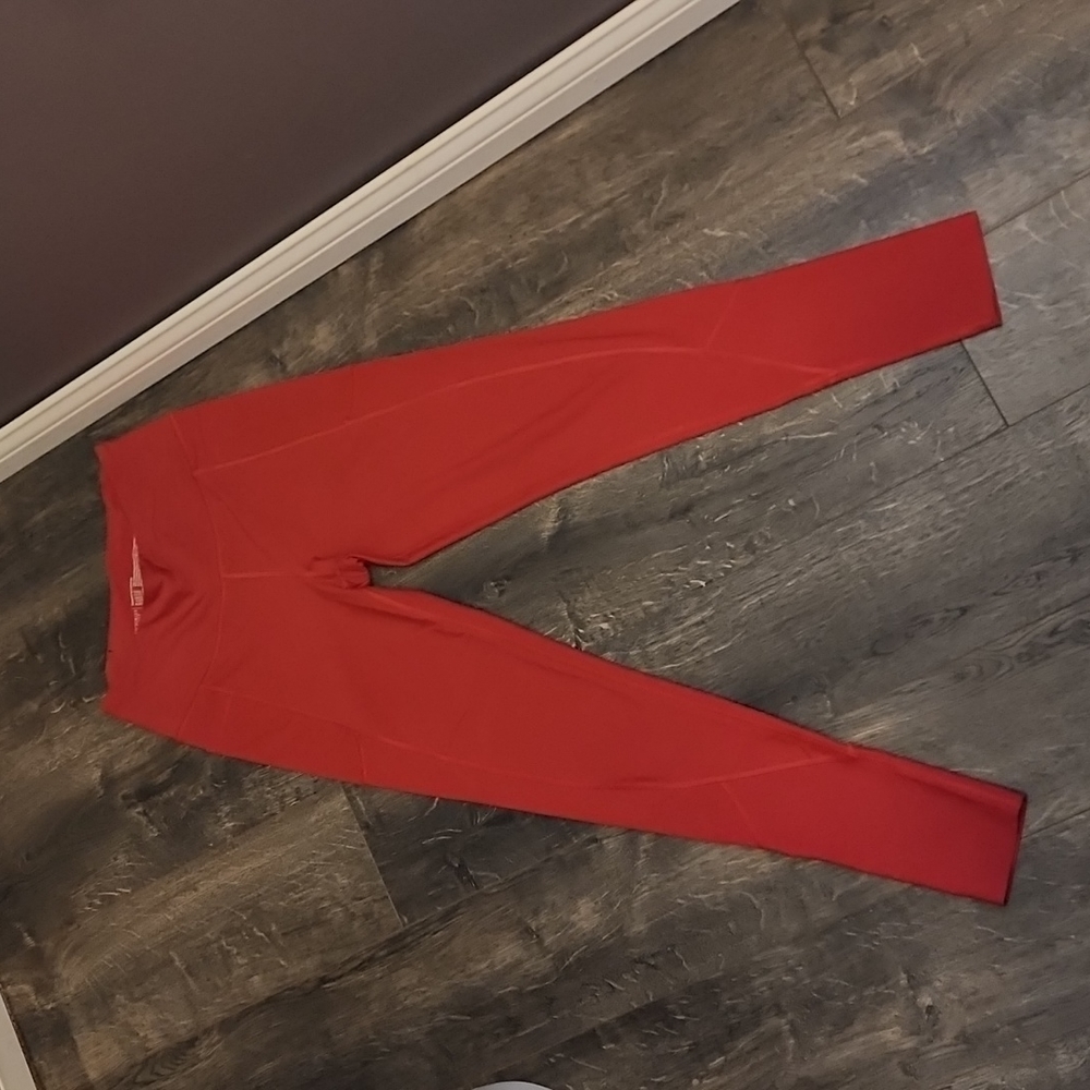 Victoria's Secret Total Knockout leggings - Picture 2 of 8